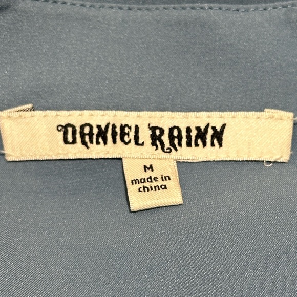 Daniel Rainn || Woman’s sleeveless blouse size Medium - Picture 6 of 6